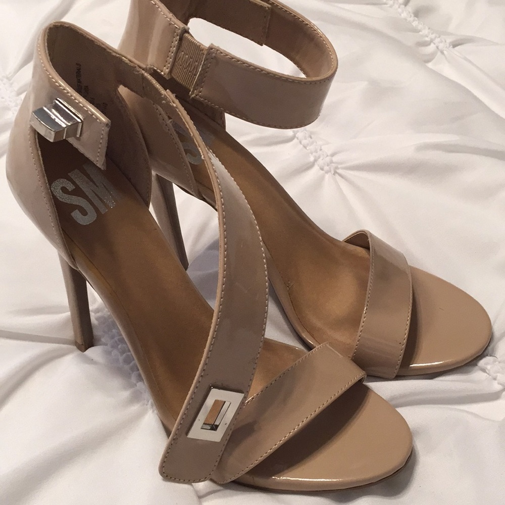 Heels - Picture 2 of 4